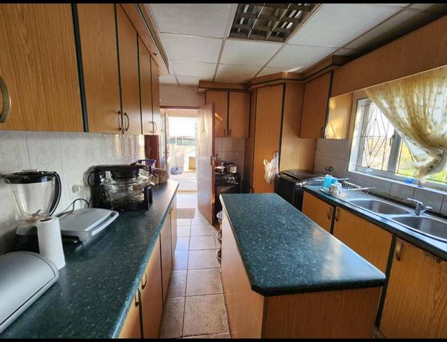 3 BEDROOM HOUSE FOR SALE IN MOORTON